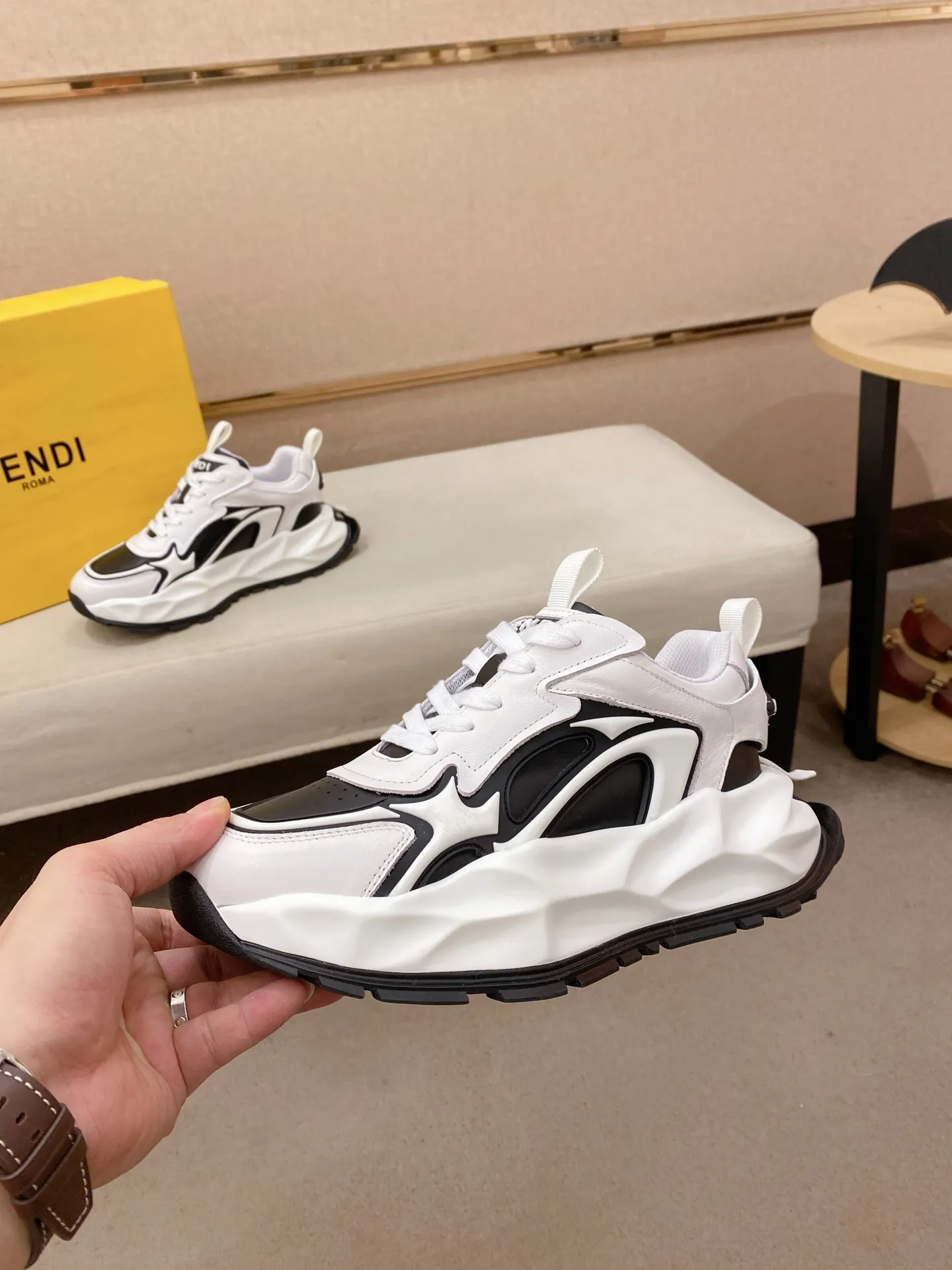 Factory price 580💰 FENDI new model (Fendi) official website 1:1 copy 👊🏻Upper 🇮🇹Imported cowhide🇩🇪Inside imported breathable mesh lining. The original outsole is molded to reflect the identity of every man, and the upper foot is elegant and stable🚶🏻🚶🏻The high-end custom counter original replica📯The shoe last remains unchanged regardless of wind and rain, and can withstand the verification of time🔍️,🔵 Size: 39-45. Can be customized 38-46 non-refundable and non-exchangeable!